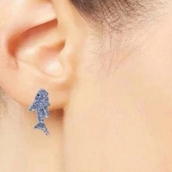 🔹️Kate Spade🔹️ California Dreaming Pave Shark Stud Earrings ✨️🦈 - Picture 2 of 5